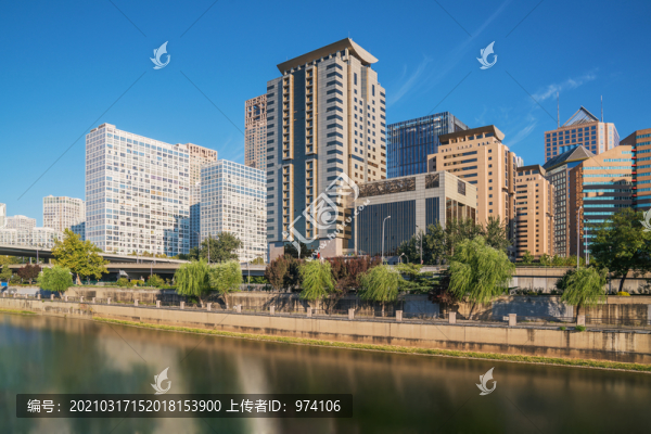 北京建外CBD建筑和通惠河風光