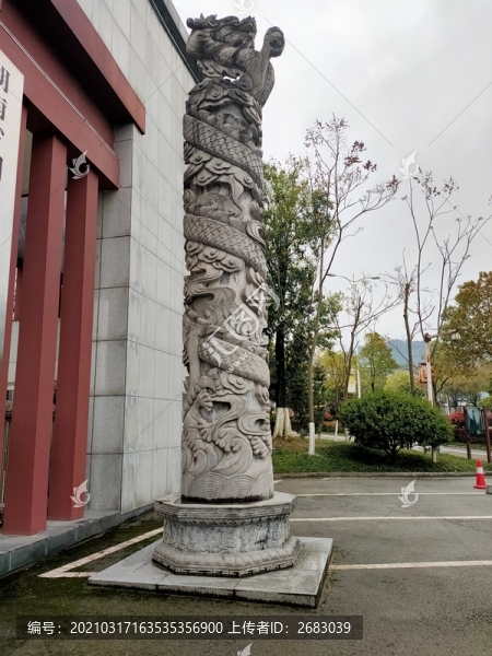 龍柱