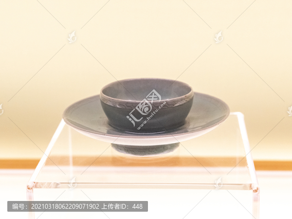 高麗青瓷劃花花卉紋盞托