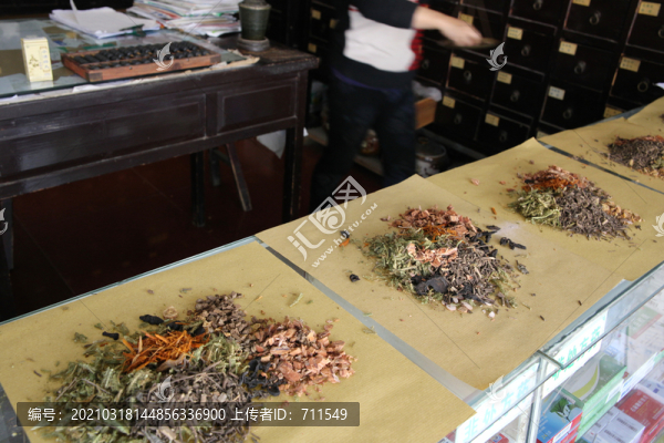 中藥店抓藥