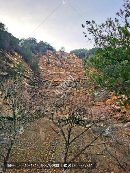 天龍山坍塌石壁