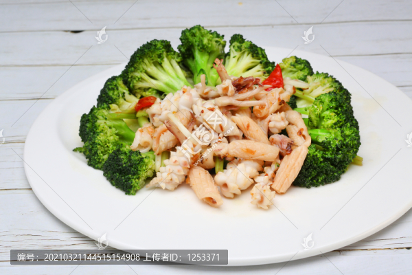 西蘭花炒魷魚(yú)