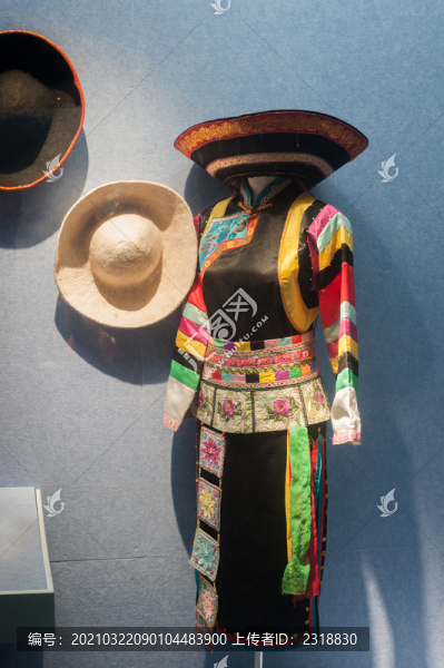 土族少女服裝