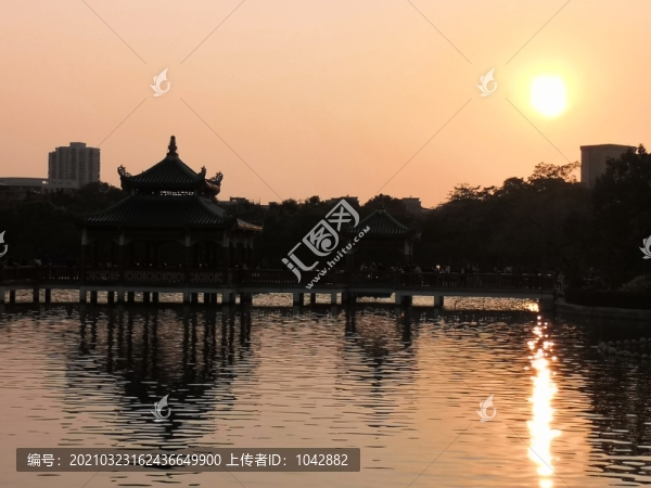 公園夕陽風(fēng)景