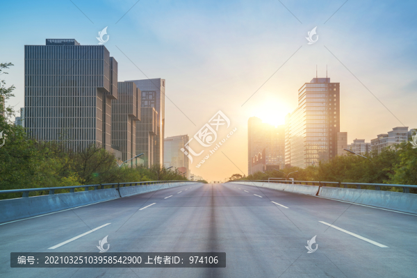 北京建國門大街的建筑和柏油馬路