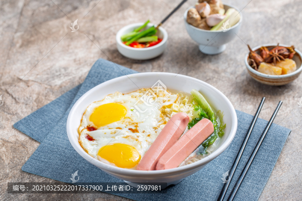 腸仔雙蛋公仔面