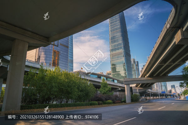 北京建國門大街的建筑和柏油馬路