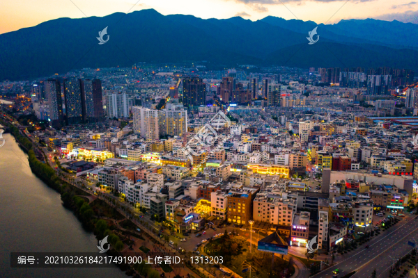 航拍云南大理市區(qū)夜景風(fēng)光