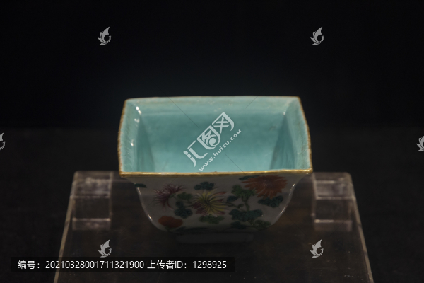清代粉彩花卉紋方酒斗