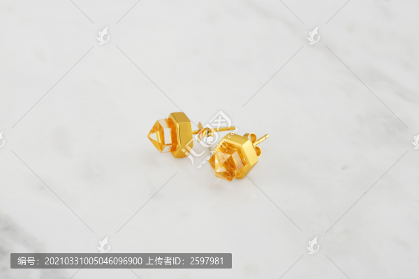 金耳墜