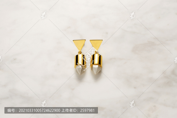 金耳墜