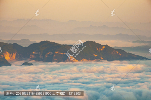 湖南湘西山間的云霧