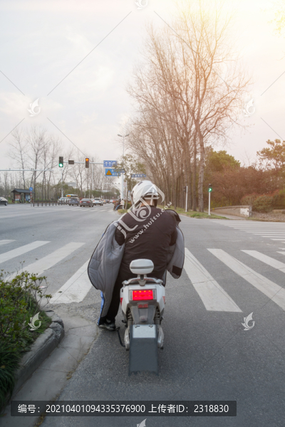 交通騎車男子-匯圖網(wǎng) www.fosd68.com 交通騎車男子