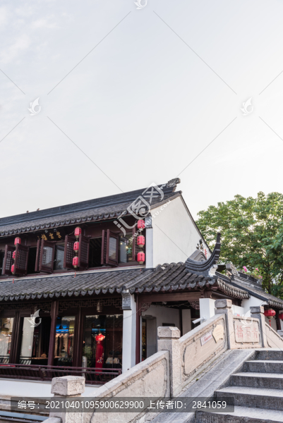 中國(guó)蘇州平江路古城老街的青石橋