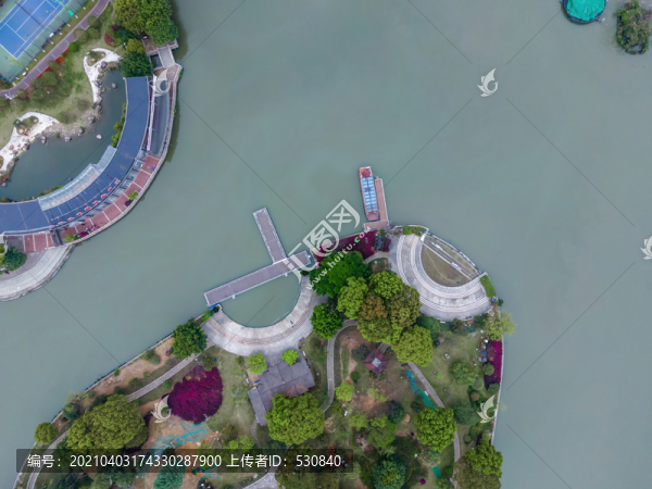 航拍浙江溫州南塘街公園湖泊