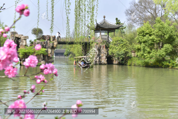 瘦西湖假山小橋