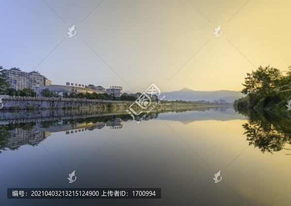 日出湖光山色