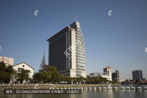 濠河兩岸風(fēng)光美
