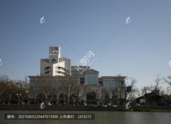 濠河兩岸風(fēng)光美