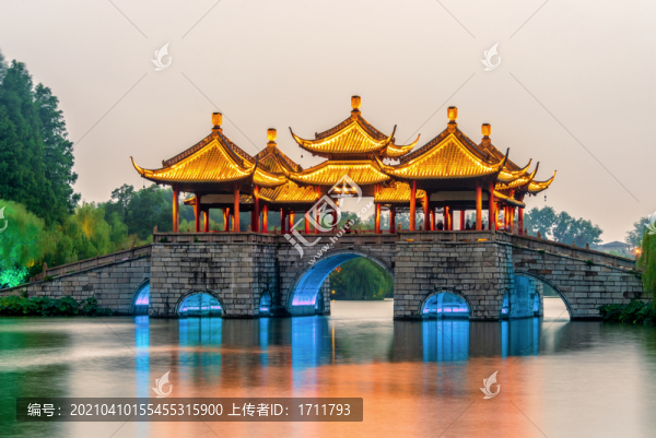 中國江蘇揚州瘦西湖五亭橋日暮