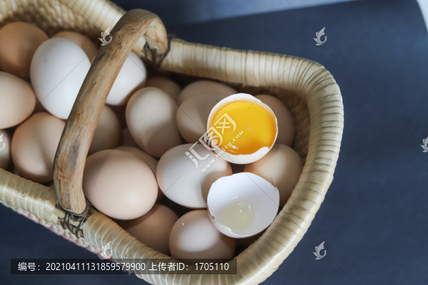竹筐里的土雞蛋