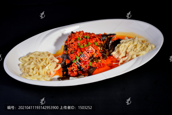 雙椒魚燜面