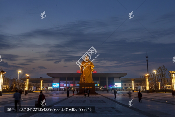 運(yùn)城北站夜景