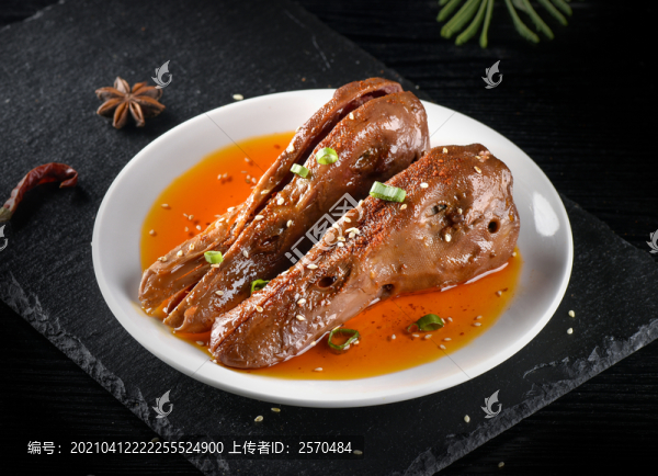 鹵鴨頭