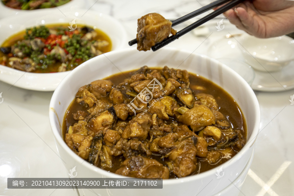 鮑魚(yú)燜雞