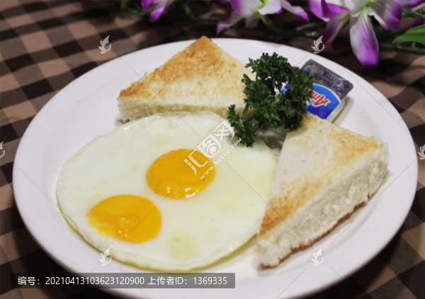 牛油多士配雙蛋