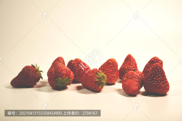 10顆奶油草莓