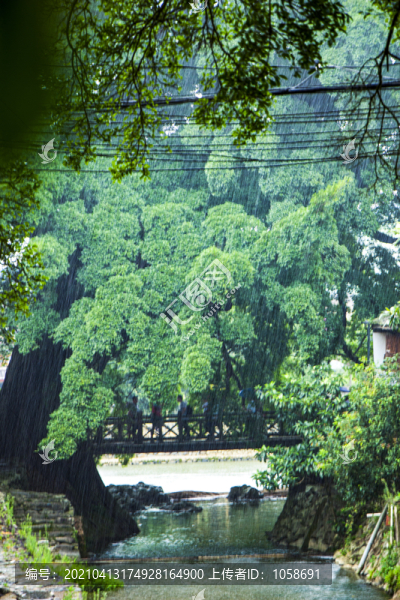雨中的云水謠古鎮(zhèn)