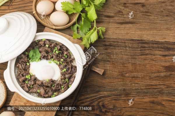 窩蛋牛肉煲仔飯