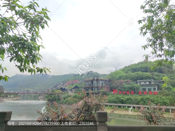 茅臺鎮(zhèn)赤水河兩岸