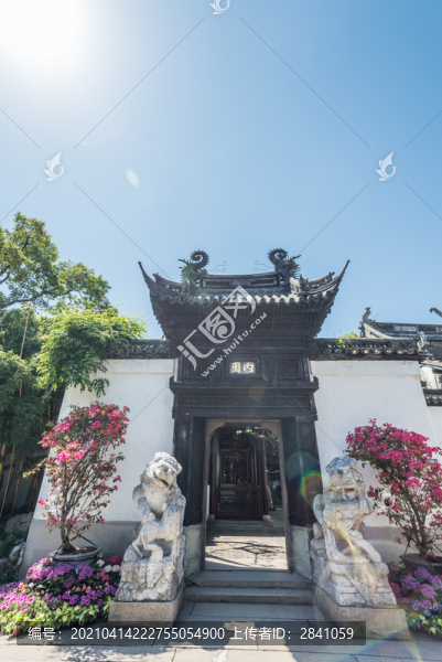 中國上海豫園的內(nèi)園門口古建筑
