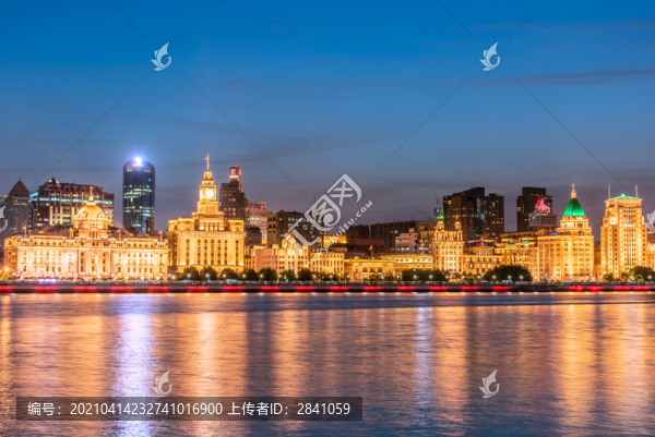 中國(guó)上海黃浦江外灘的CBD建筑