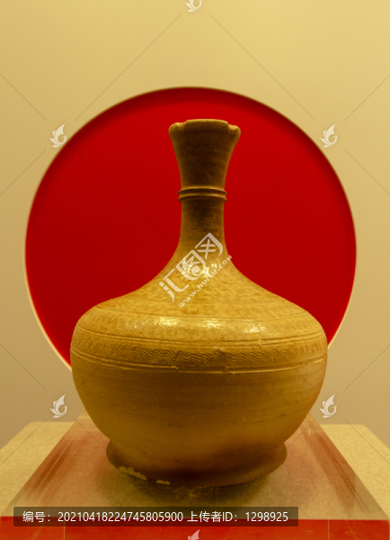 漢代竹節(jié)水波紋蒜頭陶瓶