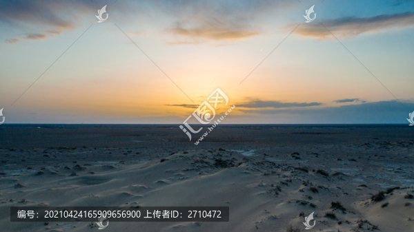 內(nèi)蒙古額濟(jì)納怪樹林日出