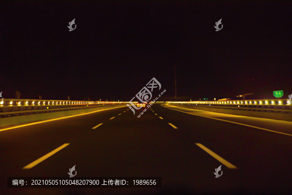 公路燈光