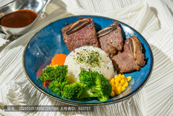 黑椒牛排飯