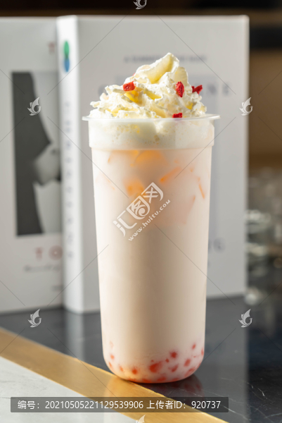 草莓雪頂奶茶