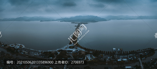 黑云壓湖