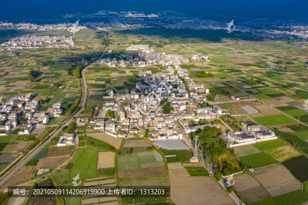 航拍云南大理的田野