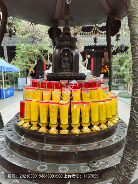 揚州大明寺大雄寶殿長明燈臺