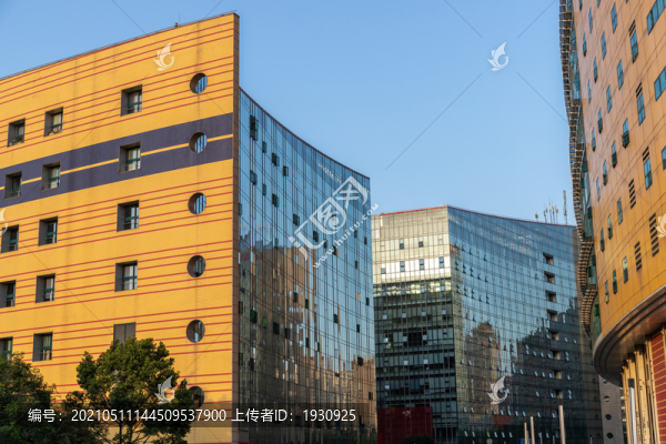 成都高新國(guó)際廣場(chǎng)地標(biāo)建筑