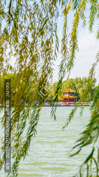 遼寧沈陽(yáng)清昭陵的河岸秋色