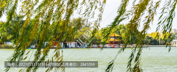 遼寧沈陽(yáng)清昭陵的河岸秋色