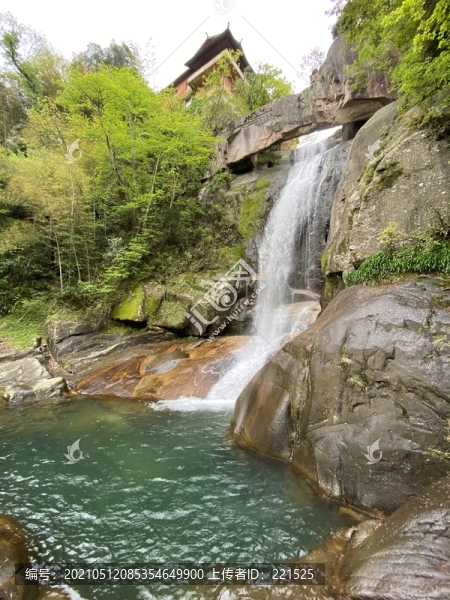 石梁飛瀑