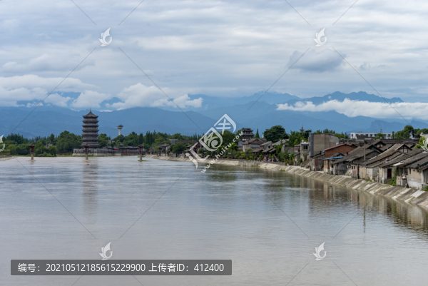元通古鎮(zhèn)遠(yuǎn)眺青城山
