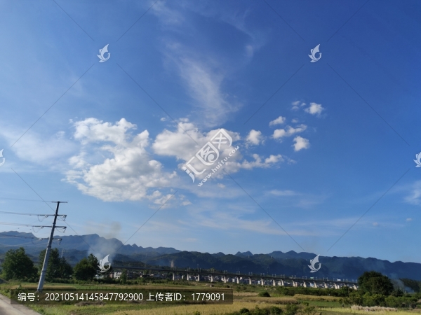 藍(lán)天白云